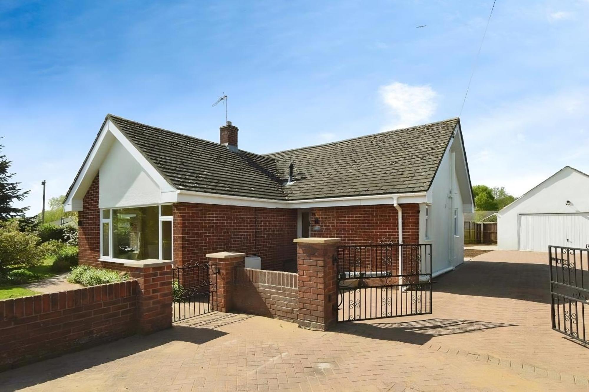 Beautiful 5 Bedroom Bungalow, Sleeps 7, In Calne Exteriör bild