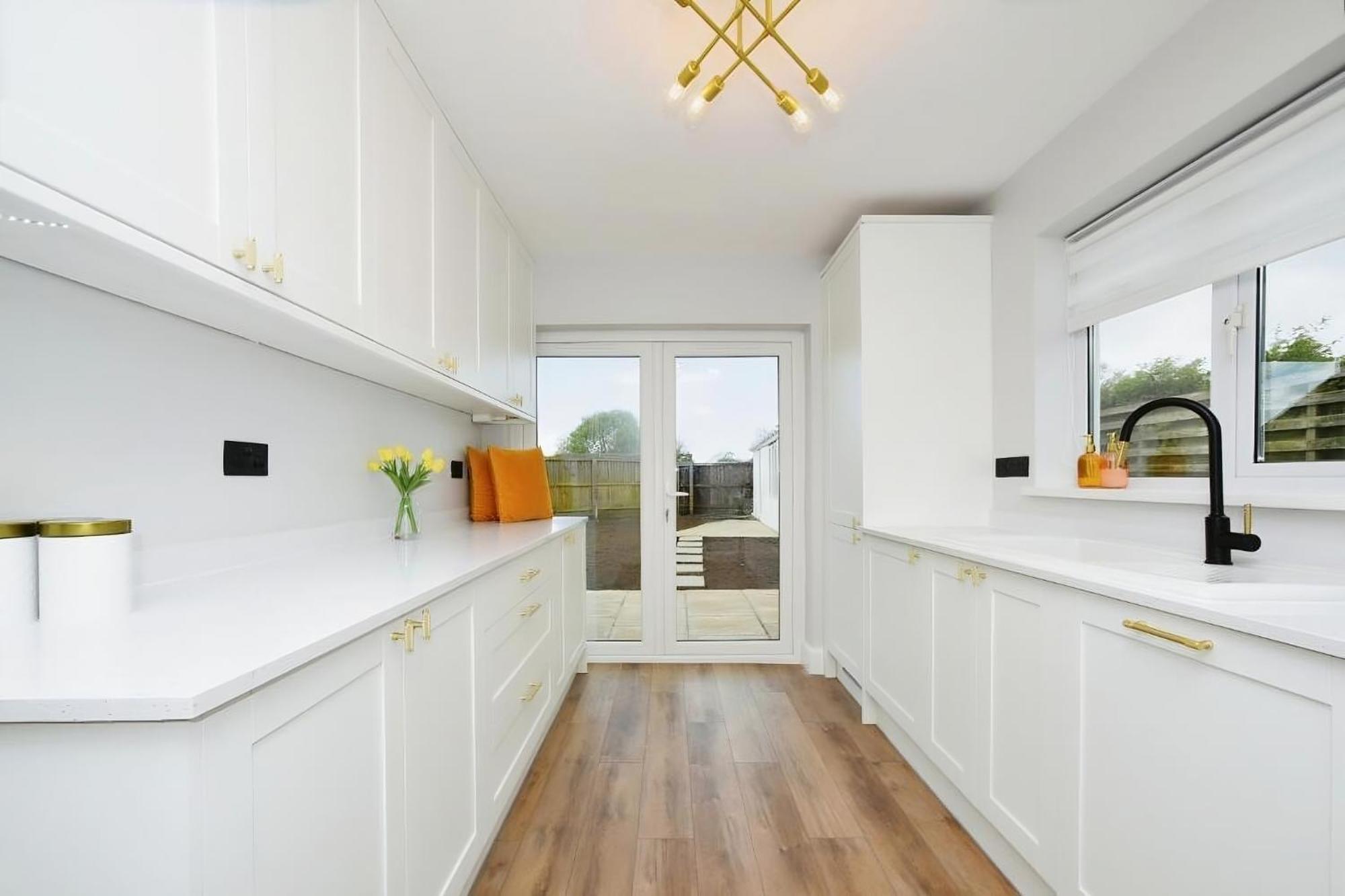 Beautiful 5 Bedroom Bungalow, Sleeps 7, In Calne Exteriör bild