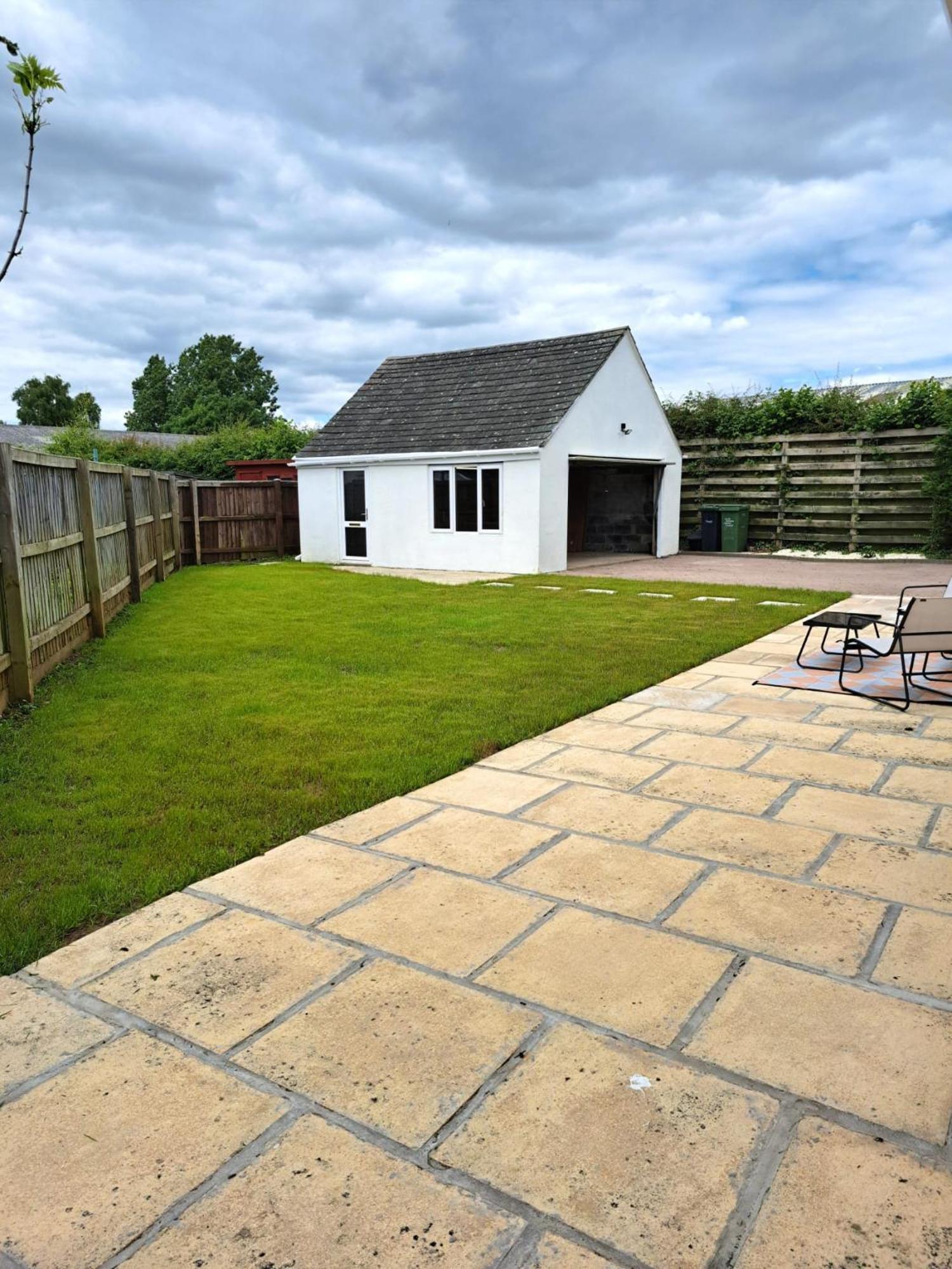 Beautiful 5 Bedroom Bungalow, Sleeps 7, In Calne Exteriör bild