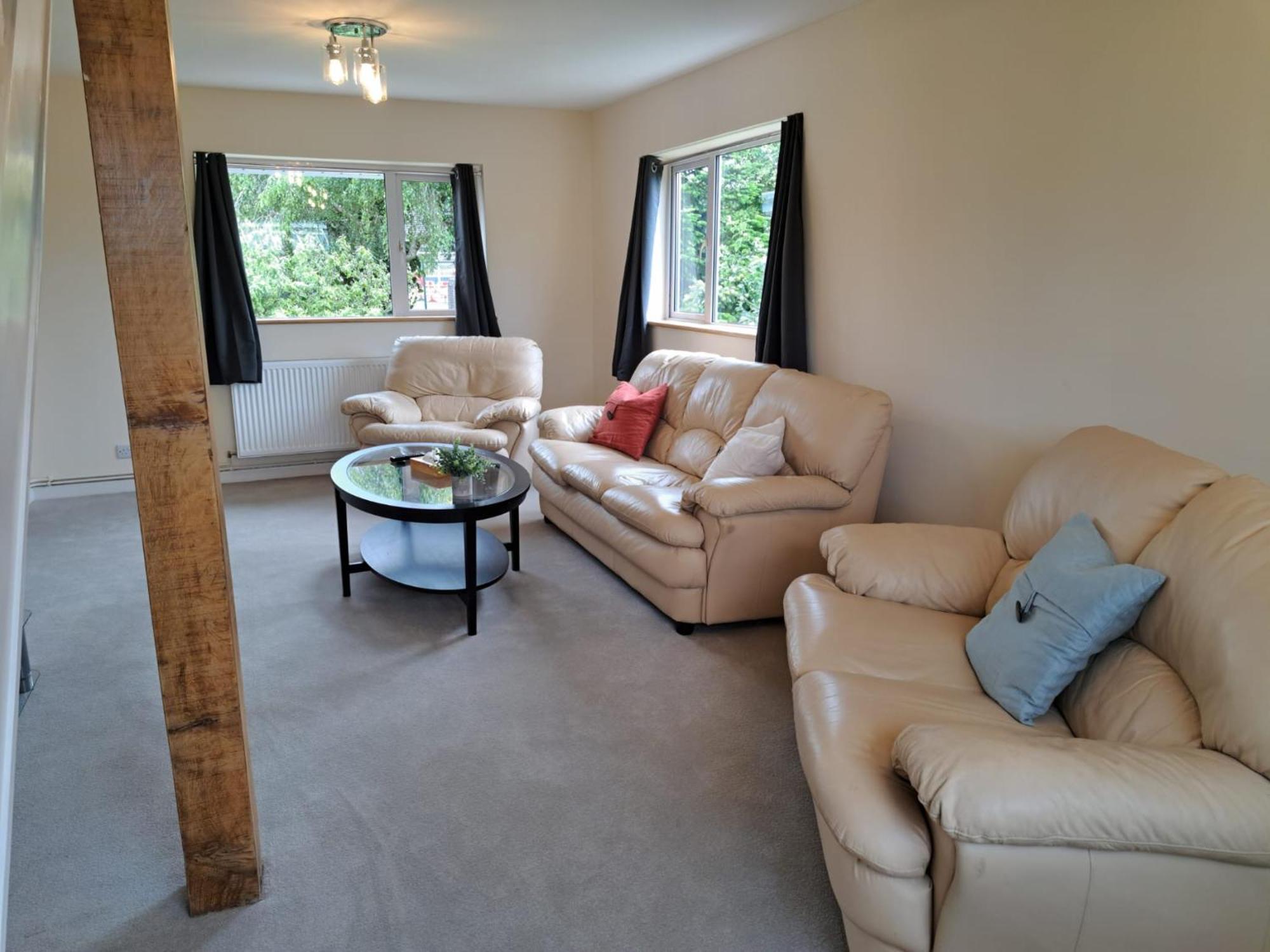 Beautiful 5 Bedroom Bungalow, Sleeps 7, In Calne Exteriör bild