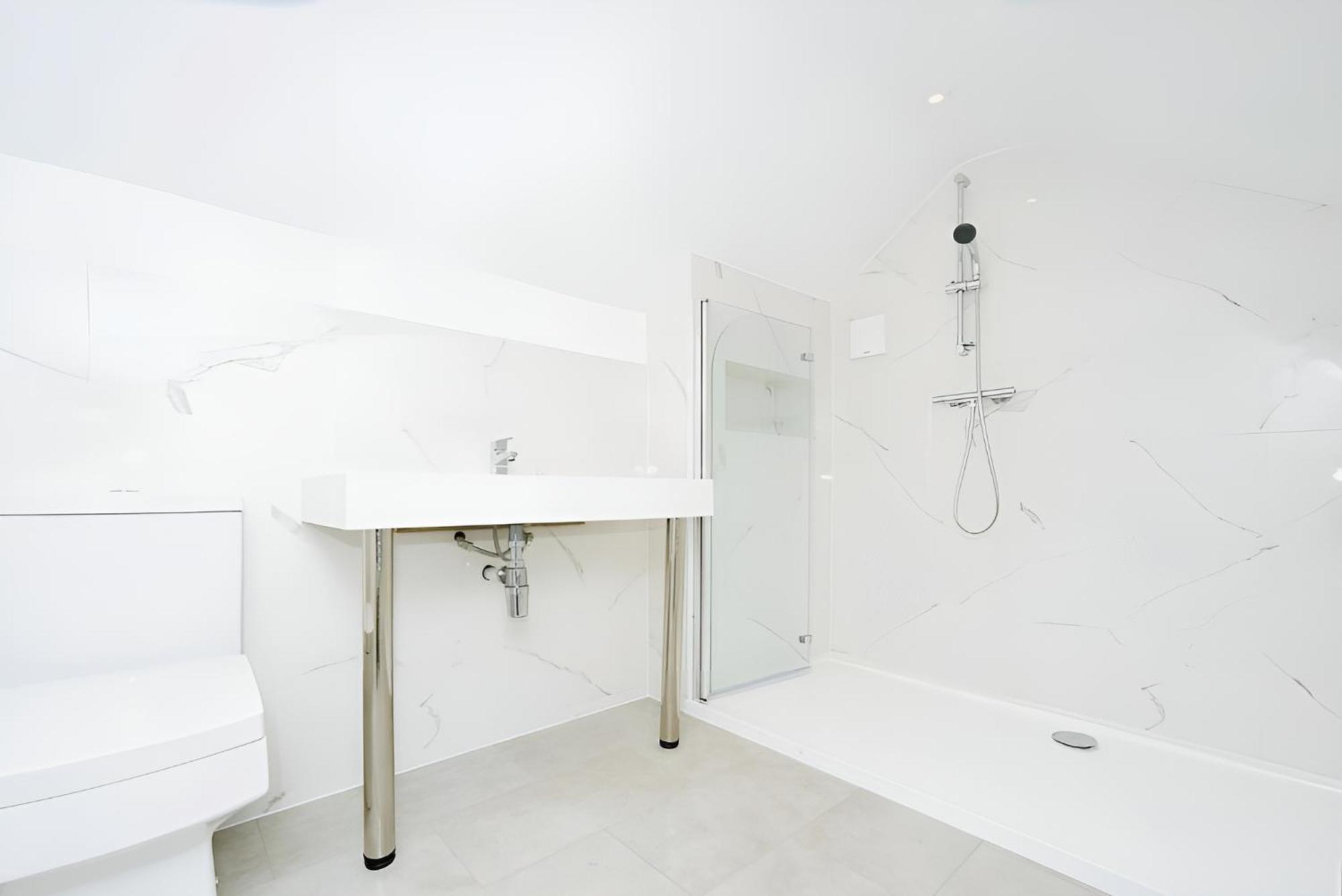 Beautiful 5 Bedroom Bungalow, Sleeps 7, In Calne Exteriör bild