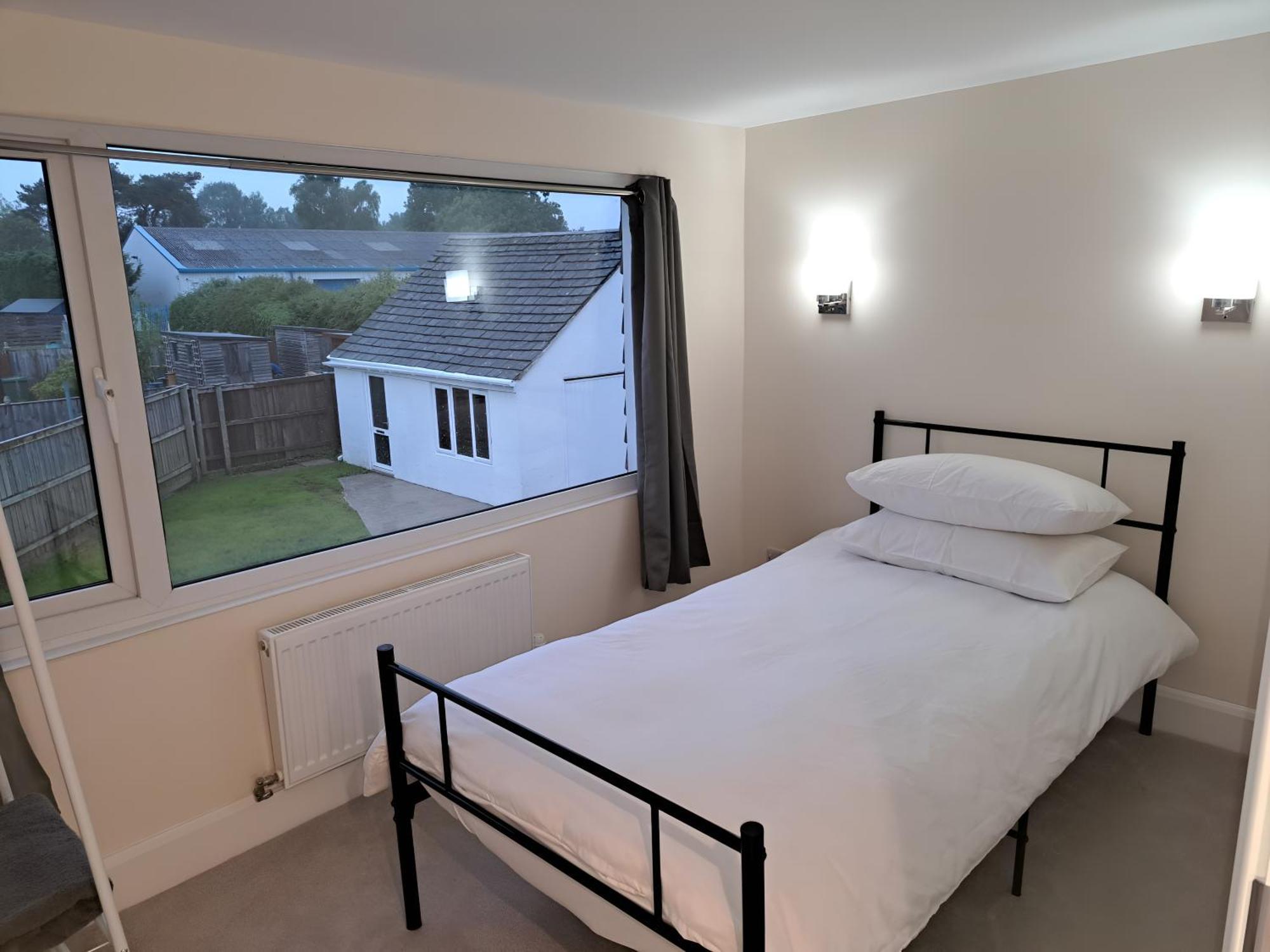 Beautiful 5 Bedroom Bungalow, Sleeps 7, In Calne Exteriör bild