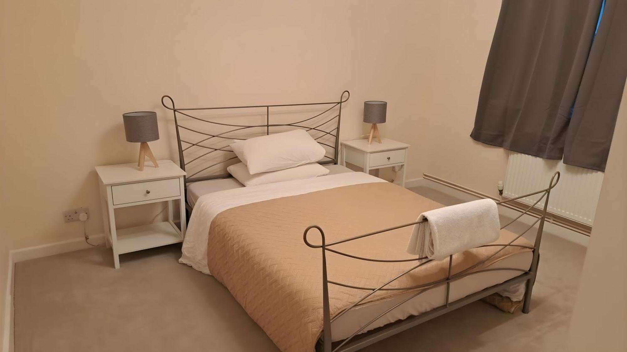 Beautiful 5 Bedroom Bungalow, Sleeps 7, In Calne Exteriör bild