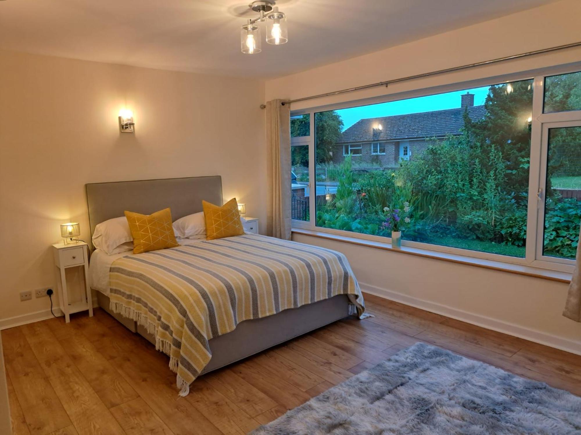 Beautiful 5 Bedroom Bungalow, Sleeps 7, In Calne Exteriör bild