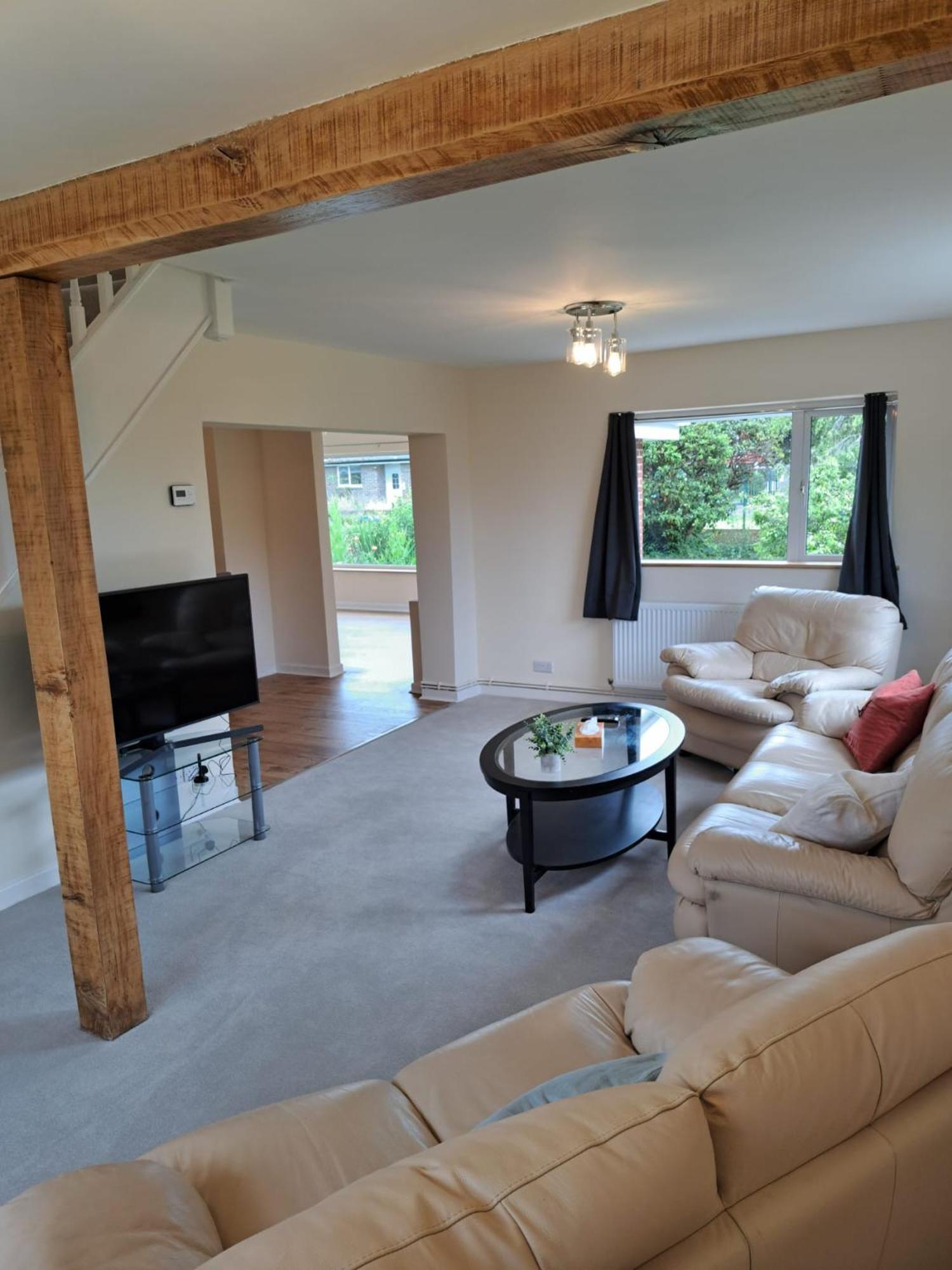 Beautiful 5 Bedroom Bungalow, Sleeps 7, In Calne Exteriör bild